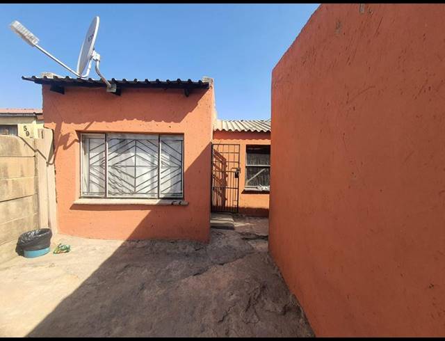 7 BEDROOM HOUSE FOR SALE IN TEMBISA EXT 7